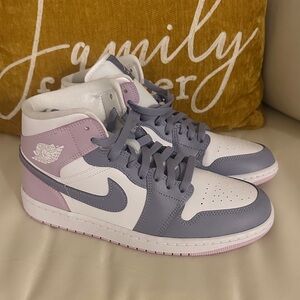 Jordan 1 Retro Mid Women' Sneakers in Purple and White